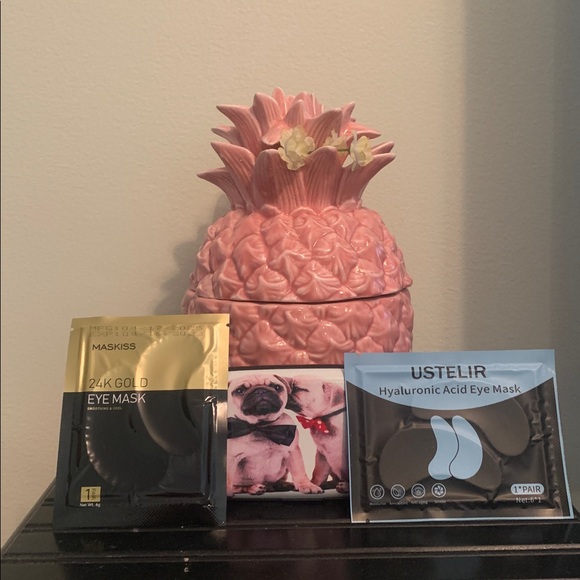 ztech Accessories - NWT card holder & eye masks (2 pieces)